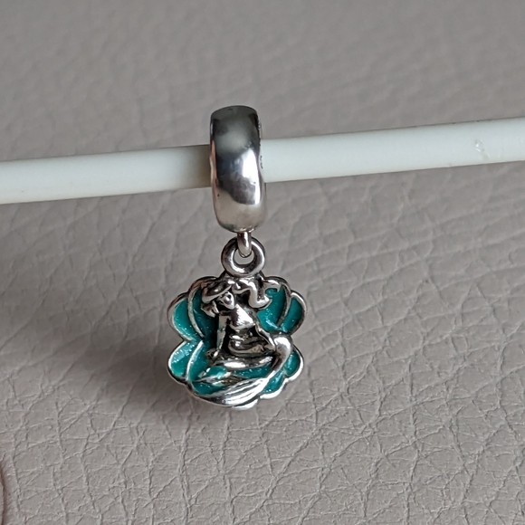 Pandora x Disney Ariel Seashell Charm - Picture 2 of 12